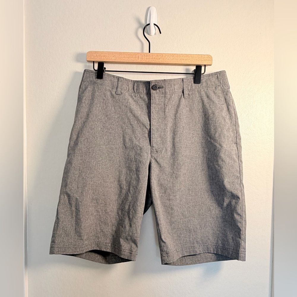 PGA Tour Men’s Gray Golf Shorts - Size 34